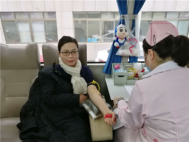 汩汩流真情•滴滴聚真爱 ――资阳妇保院无偿献血活动(图3)